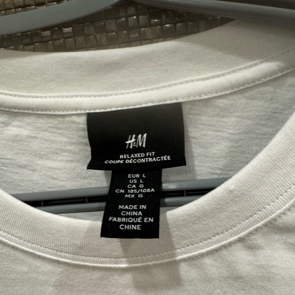 H&M Graphic Tee - Picture 5 of 5
